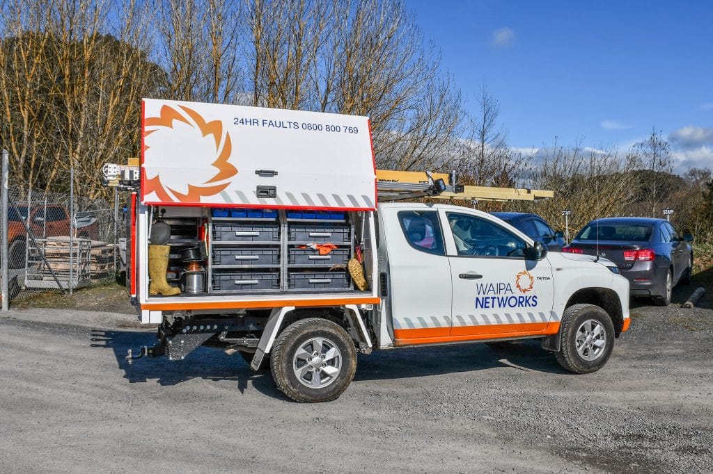 CAMCO Trade - Mitsubishi Triton - 3 Door Integrated Service Body 04